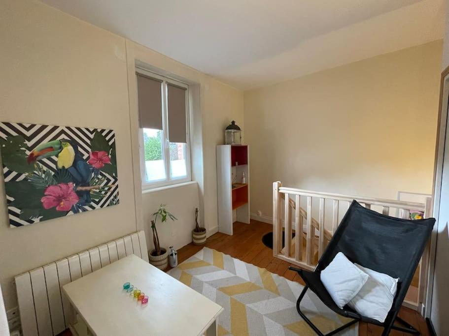 Le Cocon Rouge - Studio En Plein Centre Historique 朗巴勒 外观 照片