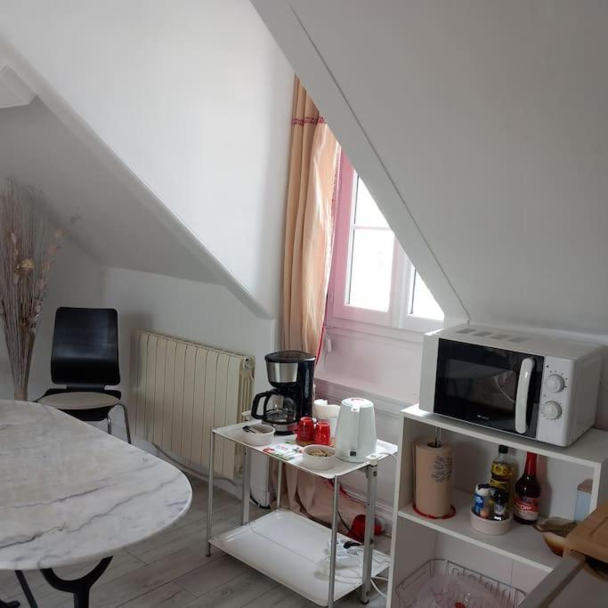 Le Cocon Rouge - Studio En Plein Centre Historique 朗巴勒 外观 照片